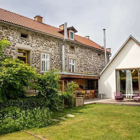 Chaloupka بيت للعطل Křivoklát